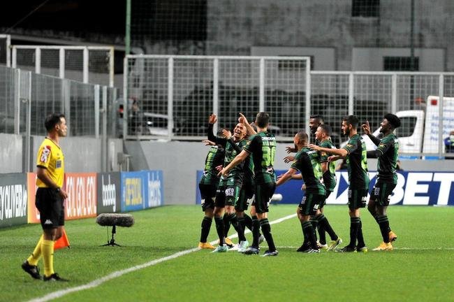 Felipe Azevedo abriu o placar para o Amrica sobre o Grmio: 1 a 0