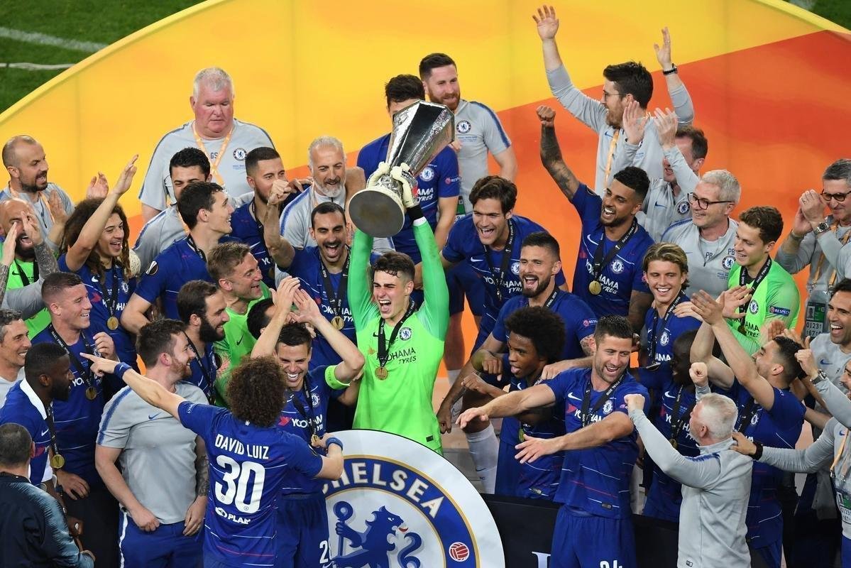 Com direito a um show de Hazard no segundo tempo, quando o craque belga marcou dois gols e ainda deu assistncia para Pedro balanar as redes, o Chelsea goleou o Arsenal por 4 a 1, nesta quarta-feira, no estdio Olmpico de Baku, no Azerbaijo, e conquistou o seu segundo ttulo da Liga Europa