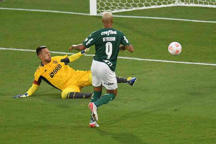 Final da Libertadores: fotos do gol de Deyverson, para o Palmeiras, na prorrogação