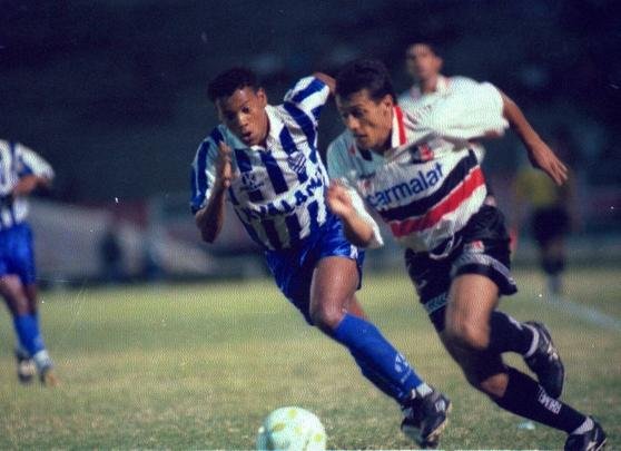 Ainda no começo de 1997, a Rhummel era a empresa que estampava a marca de fornecedora do Santa Cruz