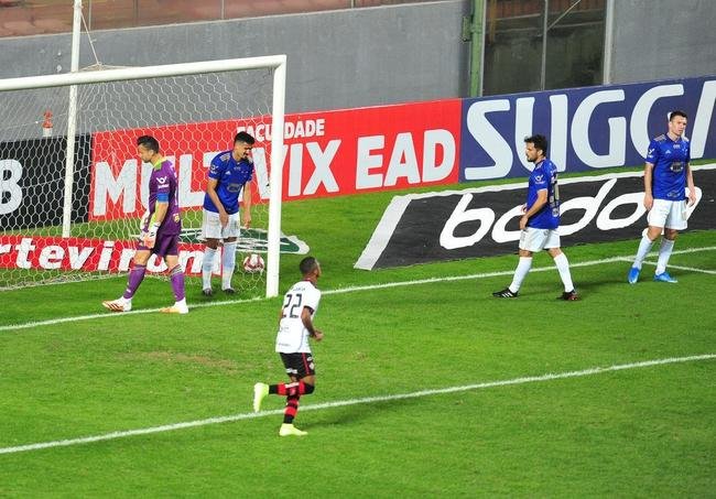 Fotos do duelo entre Cruzeiro e Vitria, no Independncia, em Belo Horizonte, pela 17 rodada da Srie B do Campeonato Brasileiro
