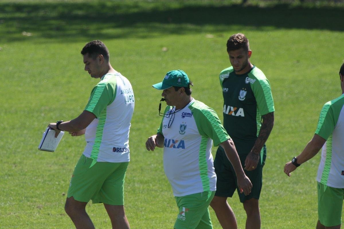 Adilson comandou o primeiro treino no Amrica nesta quarta-feira