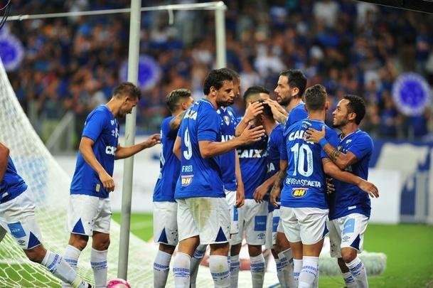 Imagens do jogo entre Cruzeiro e Tupi, no Mineiro