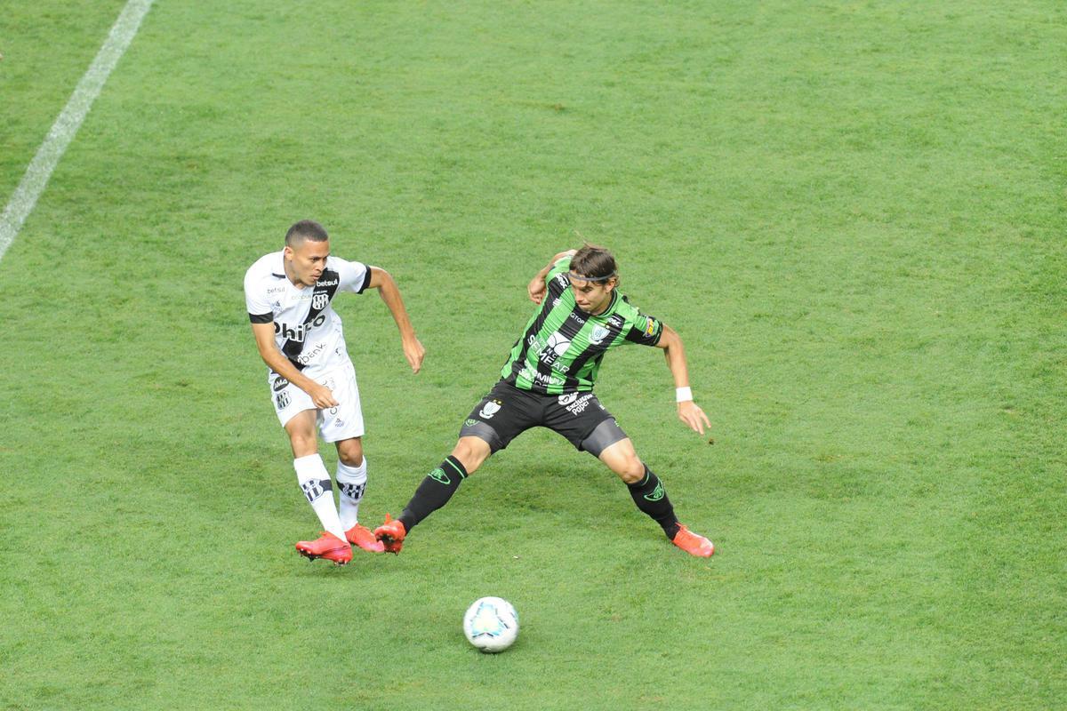 Fotos do duelo entre Amrica e Ponte Preta, no Independncia, em Belo Horizonte, em jogo de volta da quarta fase da Copa do Brasil