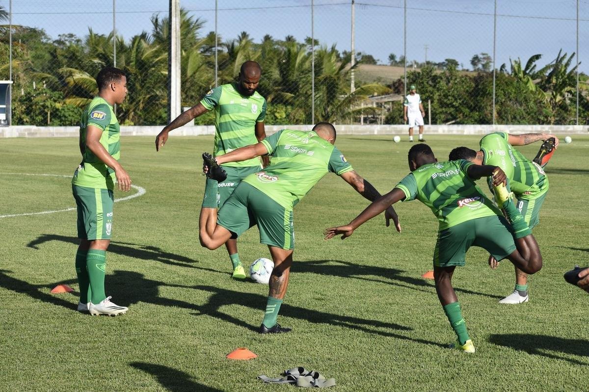 Nesta semana, o Amrica treinou em Campina Grande, na Paraba. As atividades comandadas pelo tcnico Lisca visaram o confronto contra o Treze-PB, pela primeira fase da Copa do Brasil. A partida ser realizada nesta quinta-feira (18), s 16h, no Estdio Presidente Vargas, tambm em Campina Grande.