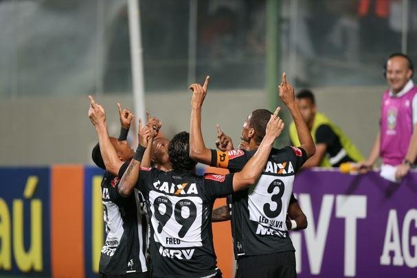 Lance de Atltico x Chapecoense, jogo vlido pelo Campeonato Brasileiro