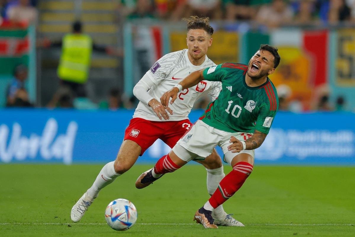 Imagens do jogo entre Mxico e Polnia, pelo Grupo C da Copa do Mundo.