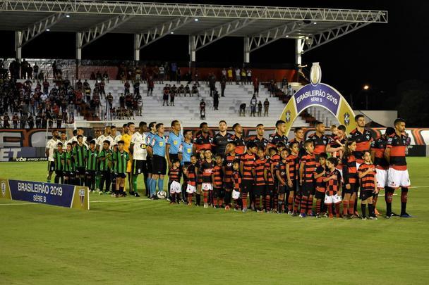 América arrancou empate dramático diante do Atlético-GO em Goiânia
