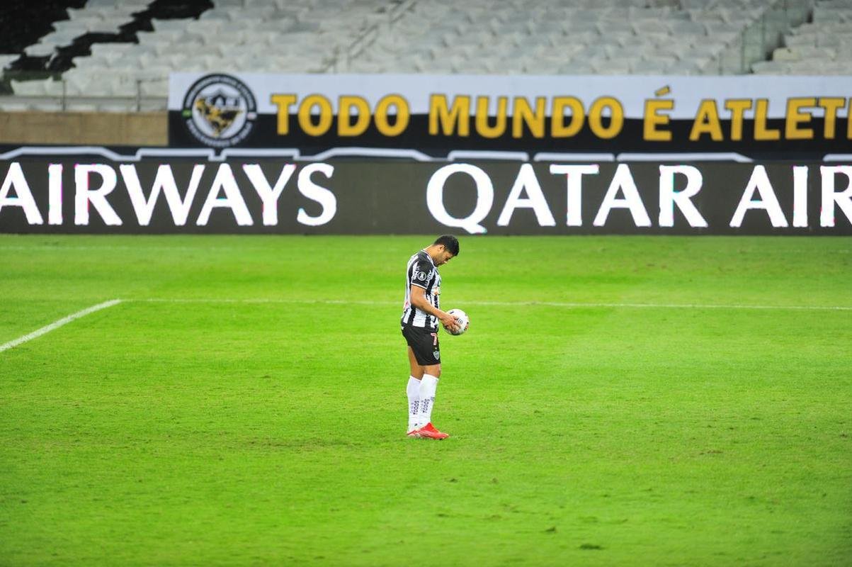 Goleiro Everson, do Atltico, foi heri na deciso por pnaltis contra o Boca Juniors ao defender duas cobranas e ao marcar o gol da classificao: 3 a 1 nas batidas alternadas aps 0 a 0 no tempo normal, no Mineiro.