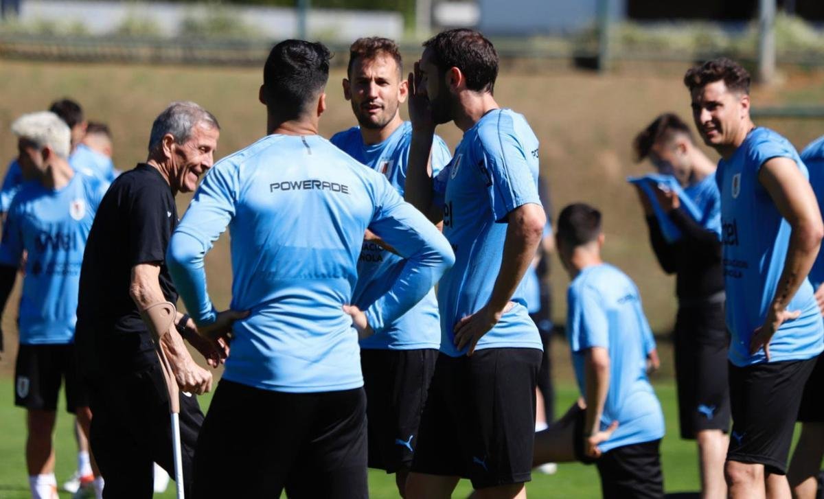 Jogadores da Seleo Uruguaia fizeram nesta sexta seu segundo treino em solo mineiro. Atletas deixaram o hotel pela manh e se dirigiram  Cidade do Galo, onde fizeram um treinamento fechado  imprensa