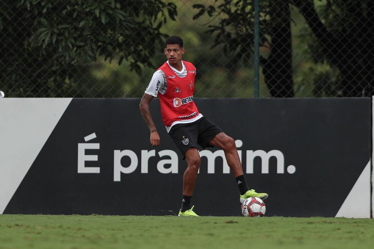 Fotos do treino do Atltico neste sbado, o ltimo de Victor no clube