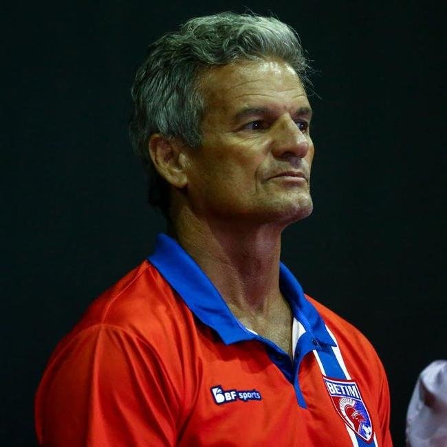 Com jogadores conhecidos da torcida mineira, como o zagueiro Edcarlos o meio-campista Leandro Domingues, o Betim apresentou o elenco nessa segunda-feira (21)