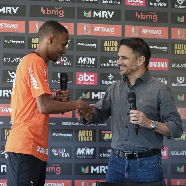 Ademir  apresentado no Atltico; veja as fotos