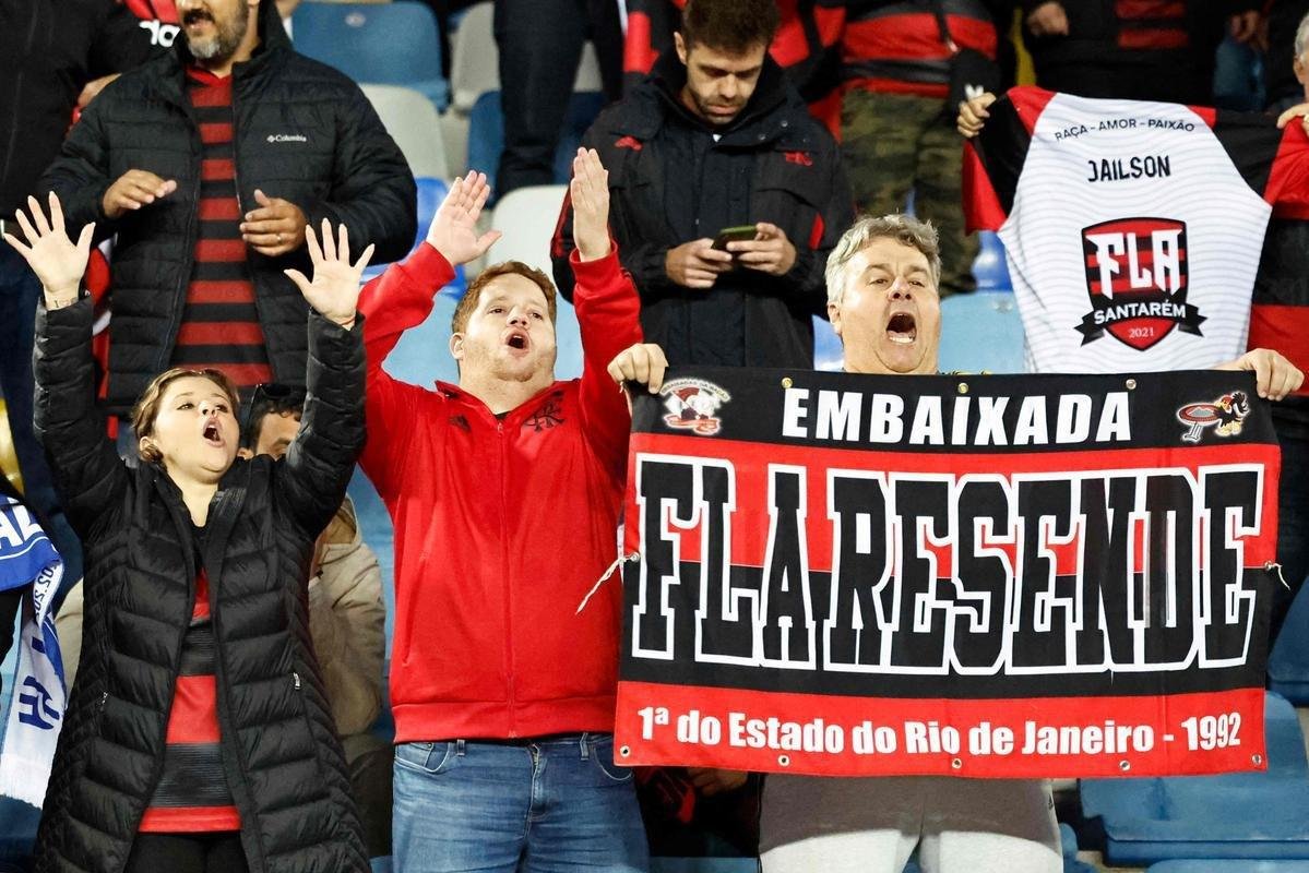 Torcedores de Flamengo e Al Hilal no Estdio Ibn-Batouta, em Tnger, no Marrocos