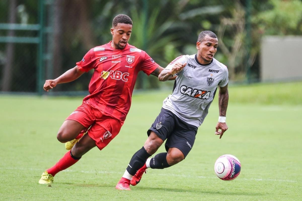 Imagens do jogo-treino do Atltico com o Guarani de Divinpolis