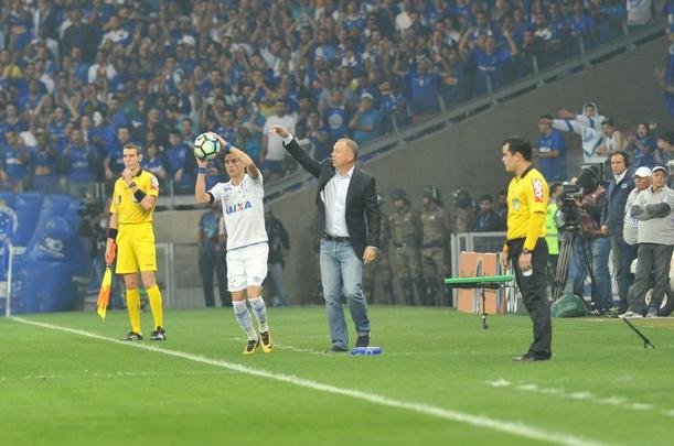 Fotos do primeiro duelo do duelo entre Cruzeiro e Grmio, no Mineiro, pela semifinal da Copa do Brasil