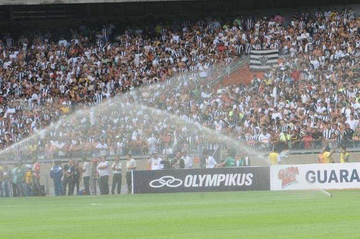 Fotos exclusivas do clssico entre Atltico e Cruzeiro na reabertura do novo Mineiro