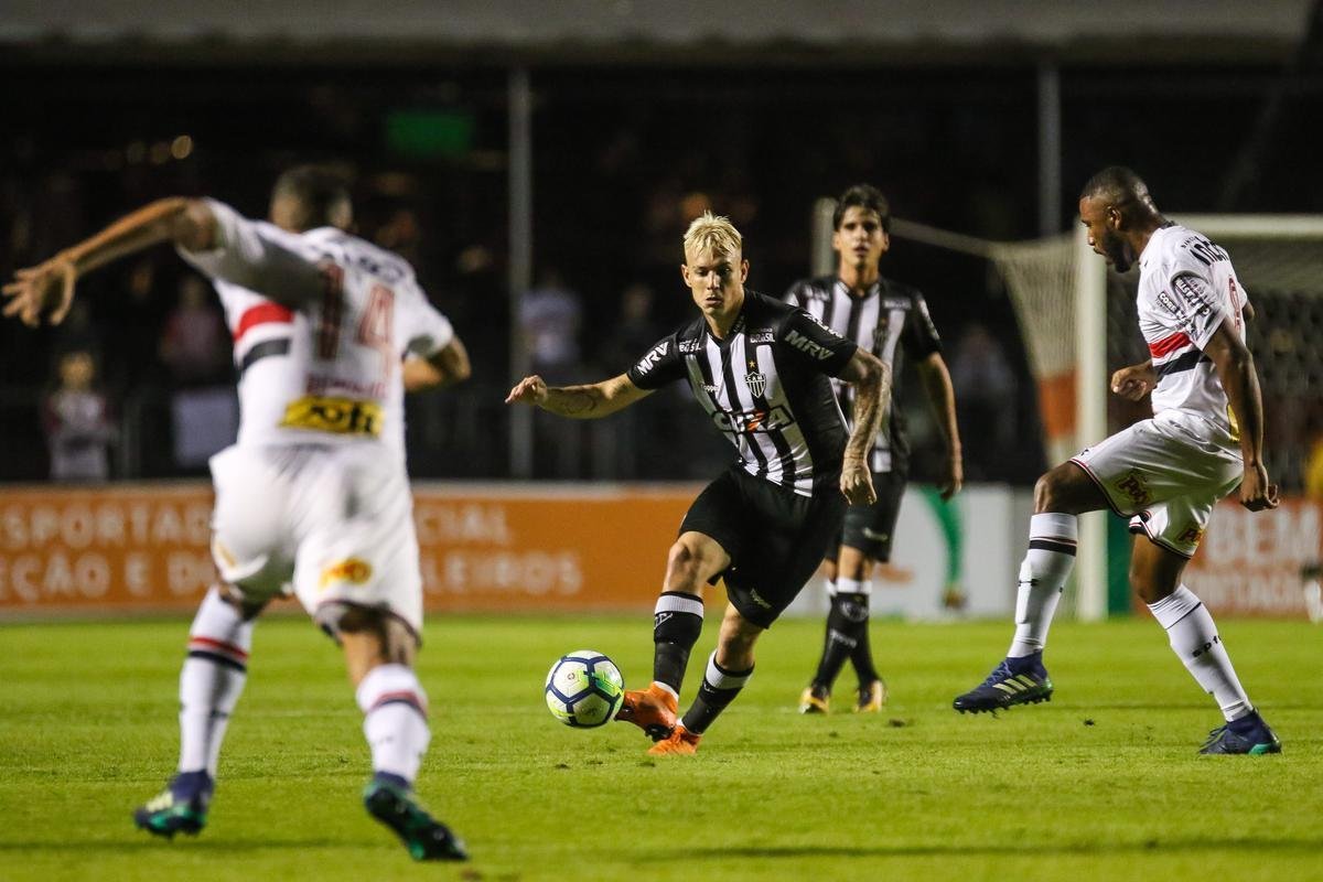 Atlético saiu atrás, conseguiu virada com Róger Guedes e Ricardo Oliveira, mas cedeu empate no Morumbi