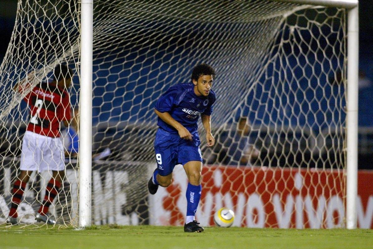 Fred em ao pelo Cruzeiro entre 2004 e 2005