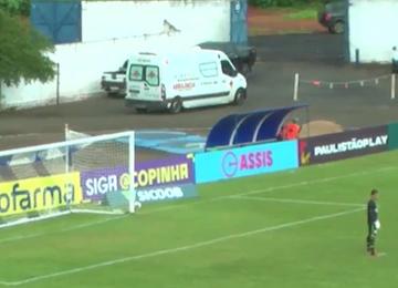 Atleta Daniel, camisa 21 do Vocem-SP, teve convulsões e foi prontamente atendido pela equipe médica do estádio Tonicão, em jogo contra o América