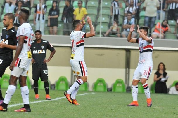 Gilberto marcou o gol da vitria de virada do So Paulo no Independncia