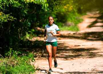Mirelle Leite, 21, é bicampeã sul-americana sub-23 nos 3 mil metros com obstáculos e busca vaga nos Jogos Olímpicos