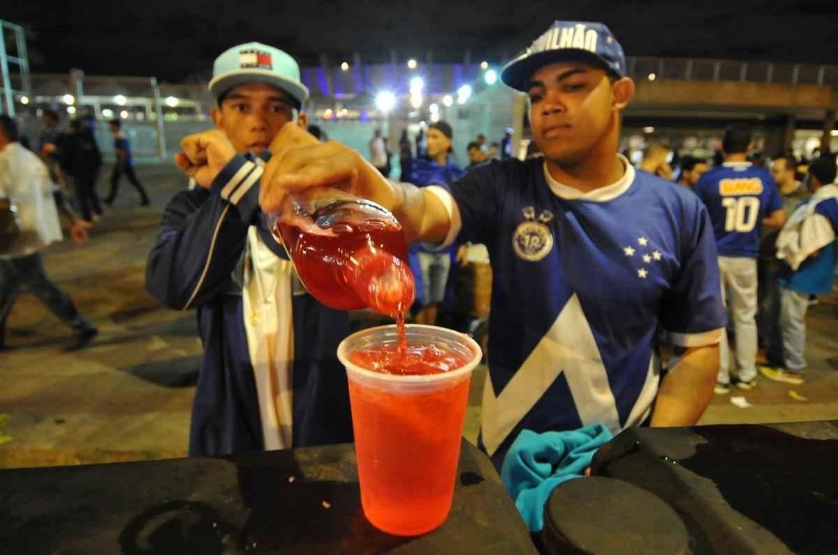 Torcedores do Cruzeiro na partida contra o Palmeiras no Mineiro