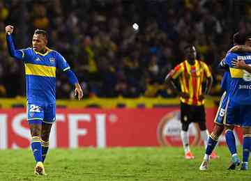 Boca Juniors ganhou de virada, por 2 a 1, e subiu momentaneamente para a primeira colocação do Grupo F da Copa Libertadores, com quatro pontos