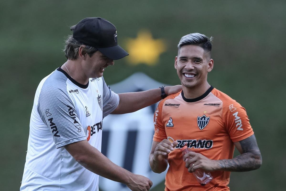 Com Guilherme Arana de volta, Cuca comanda atividade na Cidade do Galo