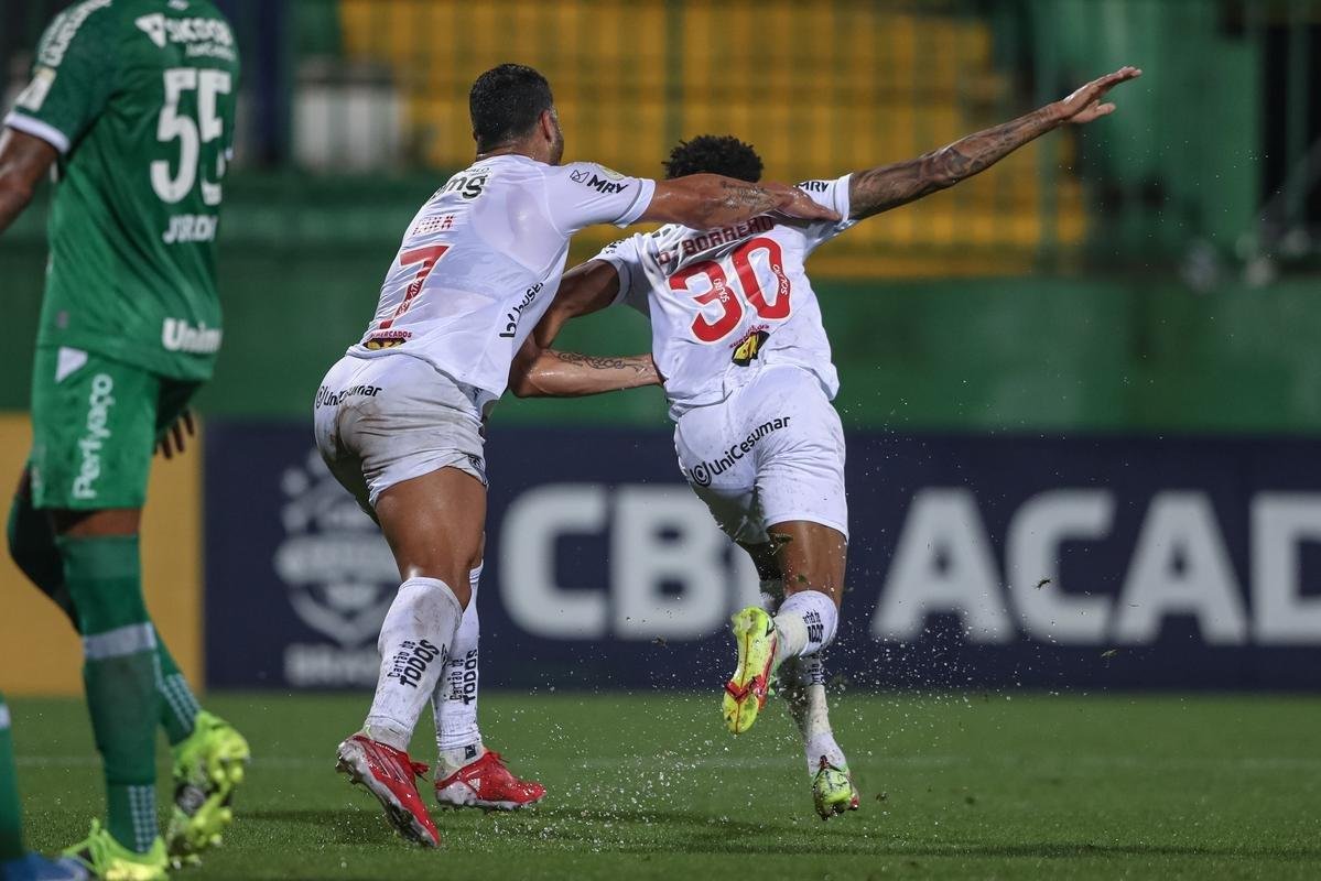 24 rodada - Atltico empatou por 2 a 2 com a Chapecoense, na Arena Cond; Eduardo Sasha e Dylan fizeram os gols do Galo