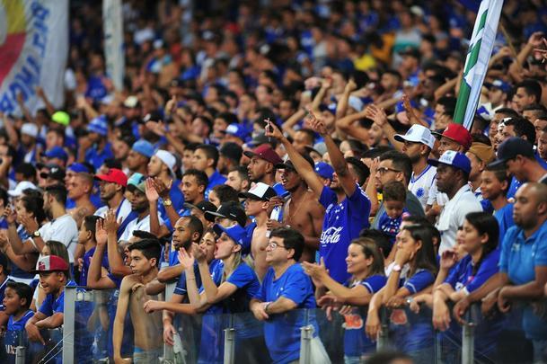 Rafinha entrou na etapa final, 'voou em campo' e marcou os dois gols que fecharam a vitria