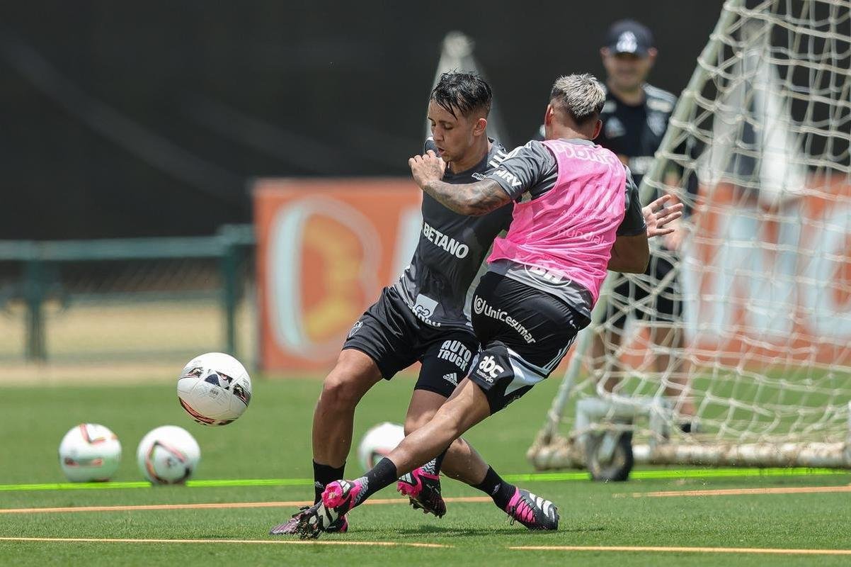 Atltico teve um dia de folga aps o empate com o Cruzeiro no clssico. Elenco de Coudet retomou atividades na Cidade do Galo na tarde desta quarta-feira (15/2).