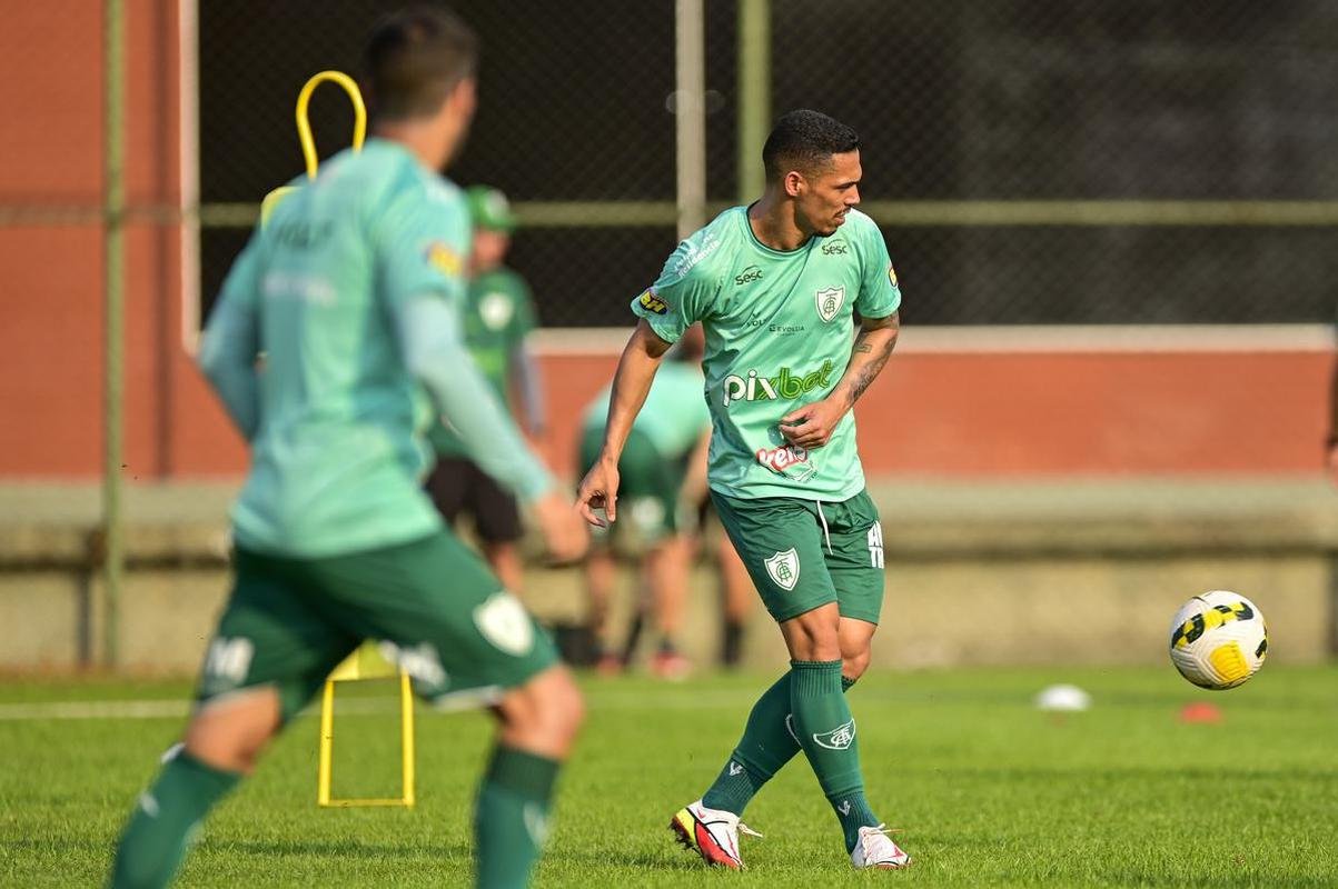 Em preparao para enfrentar o Corinthians no prximo domingo (18/9), o Amrica treinou nesta tera-feira (13/9)