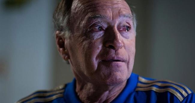 Cruzeiro apresenta  camisa para o ano do centenrio. dolo do clube, ex-ponta Natal participou do lanamento