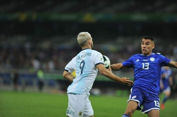 Fotos do duelo entre Argentina e Paraguai, no Mineiro, pela Copa Amrica