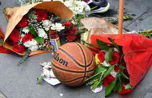 Torcedores do Lakers e amantes do basquete homenageiam Kobe Bryant