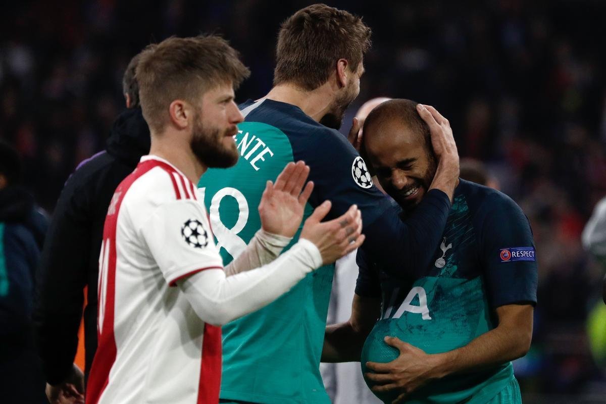 Lucas marcou trs vezes contra o Ajax e conduziu o Tottenham  final da Liga dos Campees
