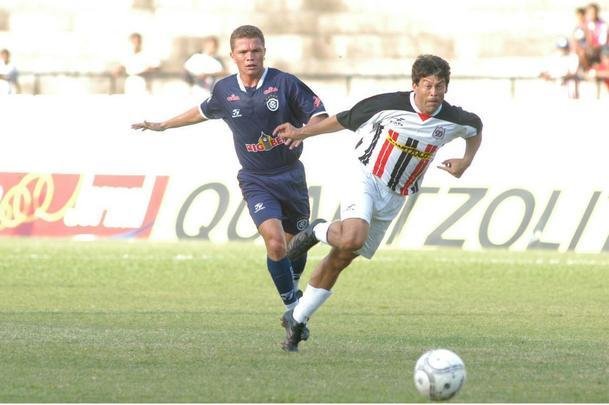 Em 2004, a Finta inovou em um dos uniformes do Santa Cruz