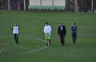 Depois de conversa com diretoria no campo, Adilson Batista foi apresentado como novo treinador do Amrica