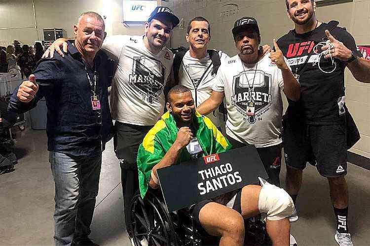 Thiago Marreta rompeu os ligamentos dos dois joelhos na derrota para Jon Jones, em 2019, pelo cinturo dos meio-pesados, mas continuou na luta at o fim com grande desempenho