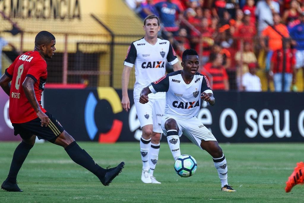 Imagens do empate entre Sport e Atltico na Ilha do Retiro