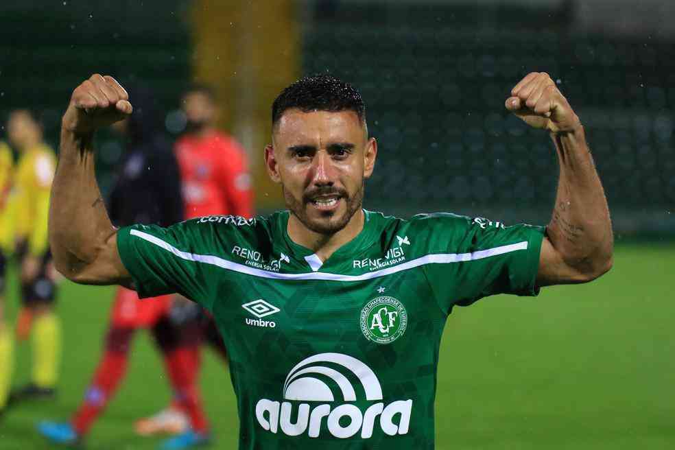 Alan Ruschel - o lateral-esquerdo de 31 anos foi campeo da Srie B pela Chapecoense. Na campanha, disputou 27 jogos e deu duas assistncias. Ele assinar contrato com o Cruzeiro at dezembro de 2022.