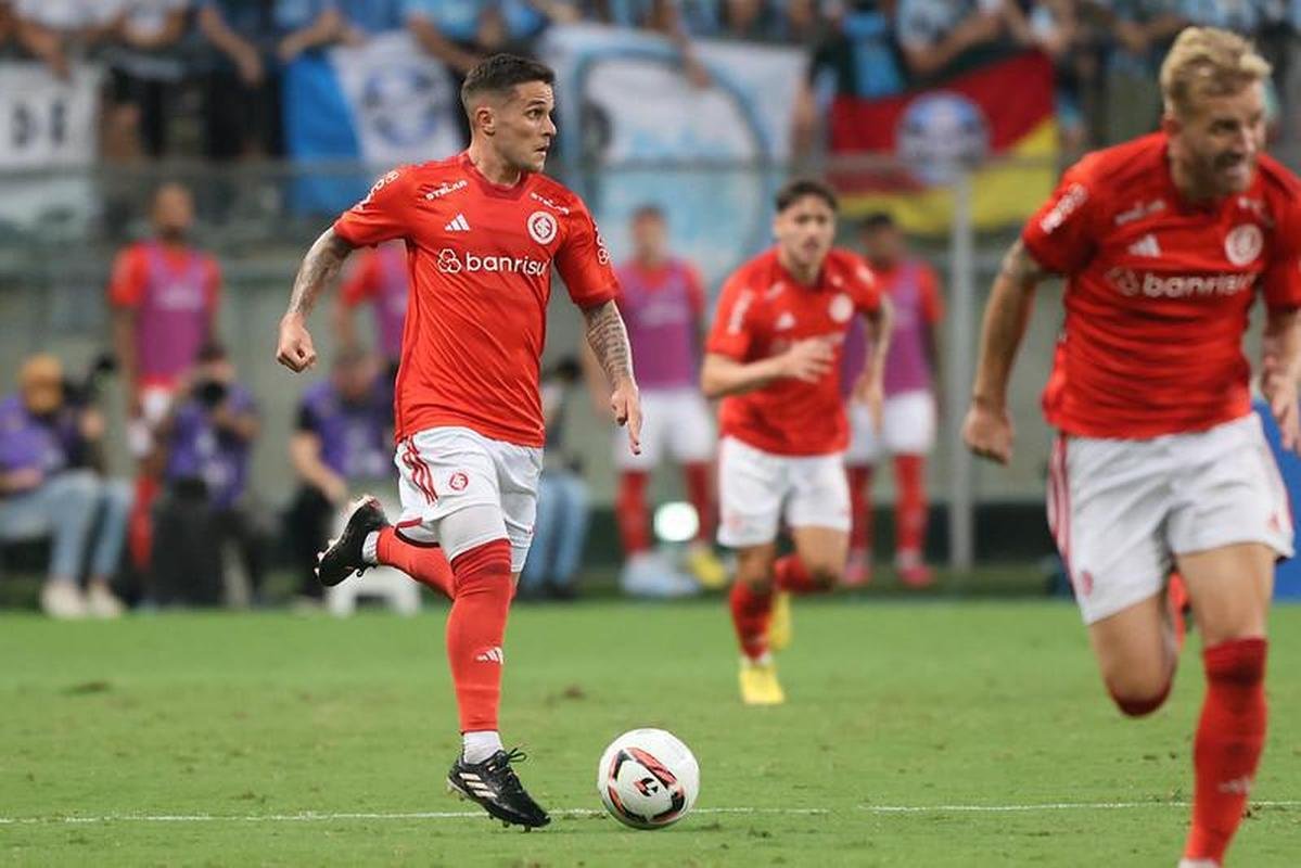 13 Internacional - 15 jogos, com 7 vitrias, 7 empates e 1 derrota (62,2% de aproveitamento)