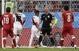 Fotos da partida entre Peru e Dinamarca, pelo Grupo C da Copa do Mundo