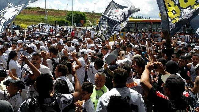 Imagens da chegada de Diego Tardelli