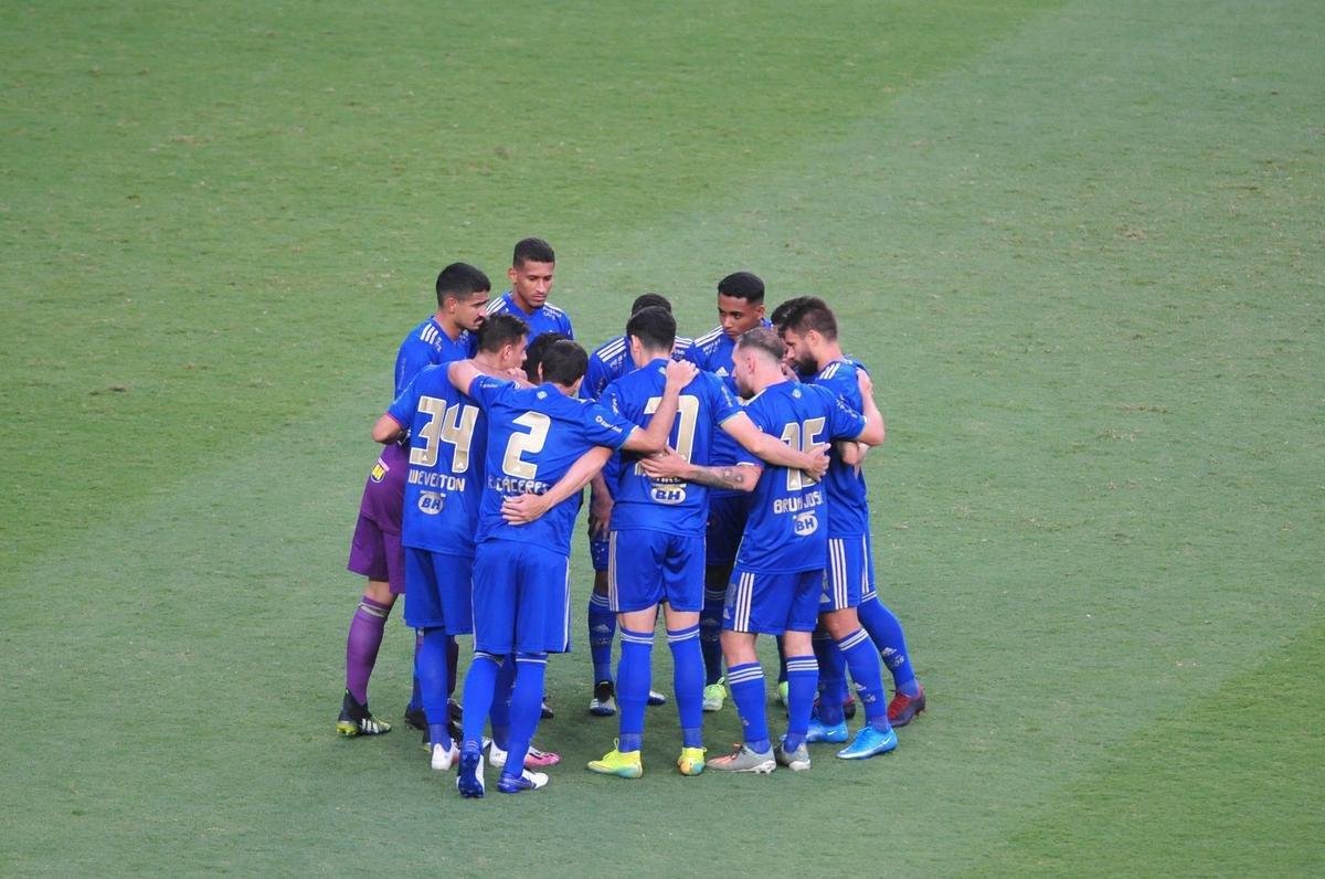Fotos de Coimbra x Cruzeiro, no Independncia, pela 8 rodada do Mineiro. William Pottker e Felipe Augusto fizeram os gols da vitria celeste por 2 a 0.