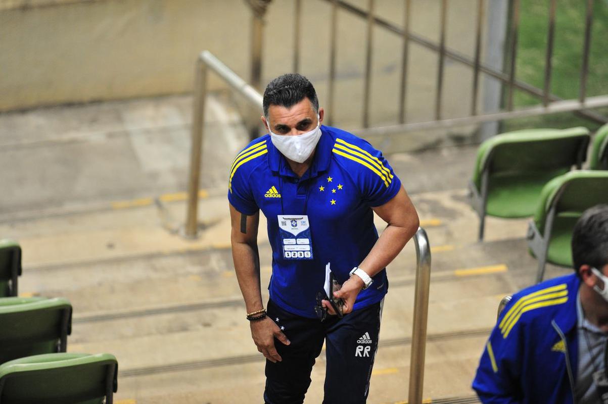 Fotos do duelo entre Cruzeiro e Vitria, no Independncia, em Belo Horizonte, pela 17 rodada da Srie B do Campeonato Brasileiro