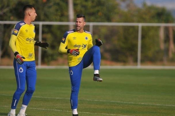 Fotos do primeiro treino de Abel Braga na Toca da Raposa II. Tcnico foi apresentado pelo Cruzeiro neste sbado e dirigir a equipe na segunda, s 20h, diante do Gois, no Serra Dourada, pela 22 rodada do Campeonato Brasileiro