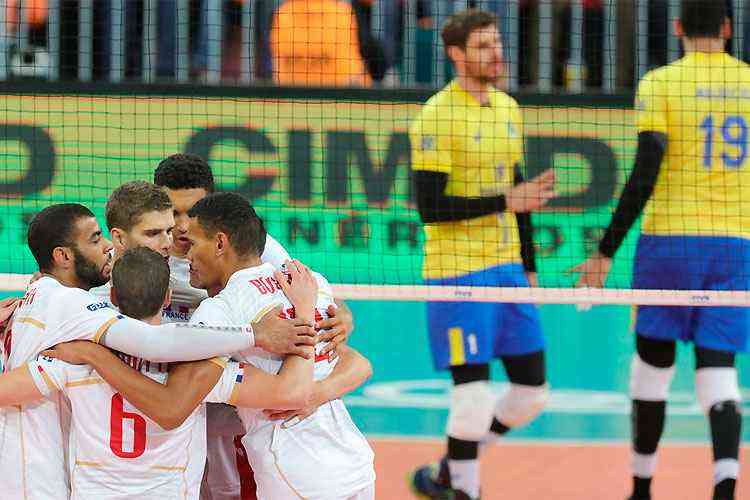 Brasil vence a Sérvia de virada no tie-break pela Liga das Nações de vôlei