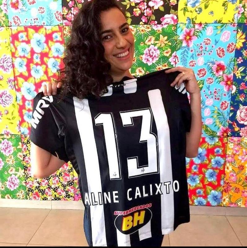 Aline Calixto - cantora, 40 anos: 